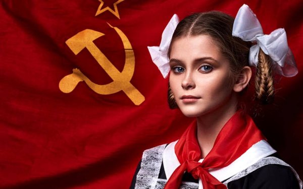 Девочка Пионер