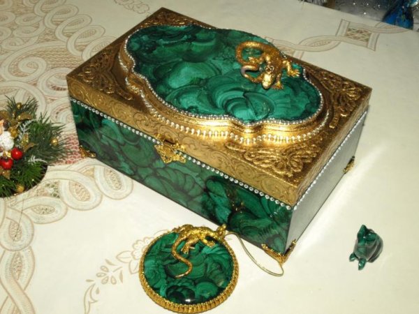 Малахитовая шкатулка Самоцветы Урала