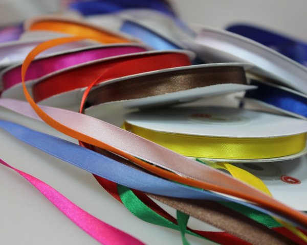 Разноцветные атласные ленты