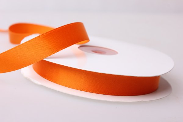 Жёлтая атласная ленточка