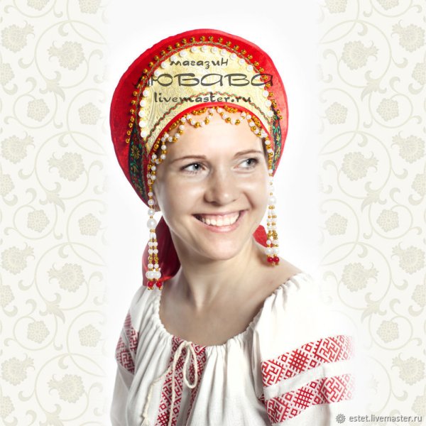 Варвара Шмыкова в кокошнике