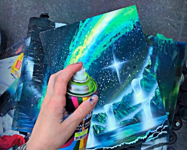 Рисование баллончиками на бумаге