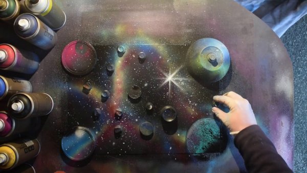 Баллончики с краской фон