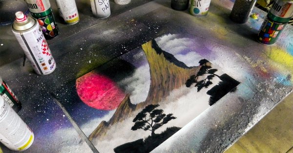 Рисование баллончиками на бумаге