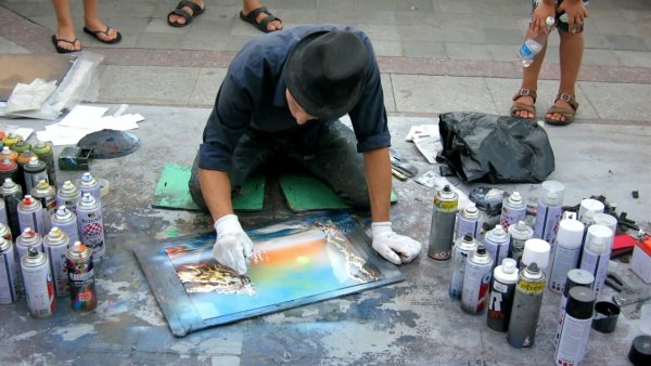 Краска в баллончиках для рисования на бумаге