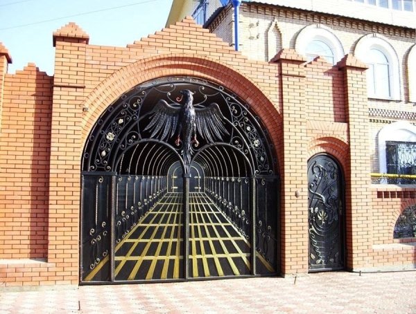 Арки ворота в Таджикистане