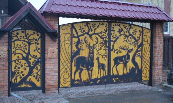 Резные ворота из металла