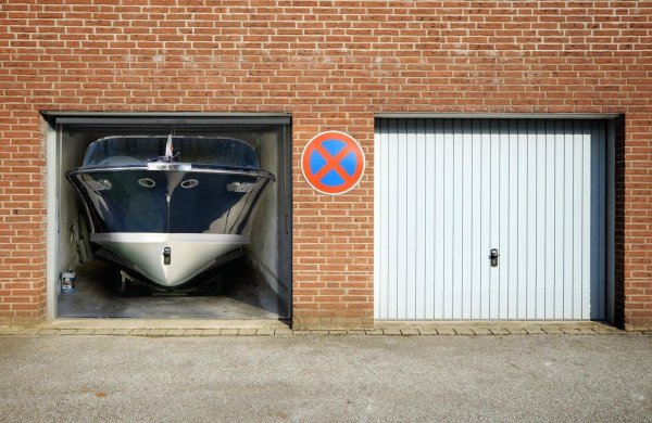 Необычные гаражные ворота