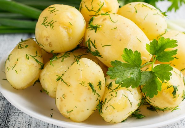 Картофель отварной с зеленью