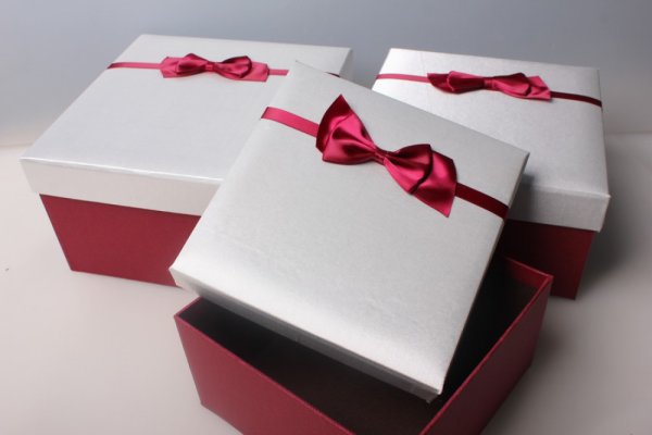 Новогодняя подарочная коробка