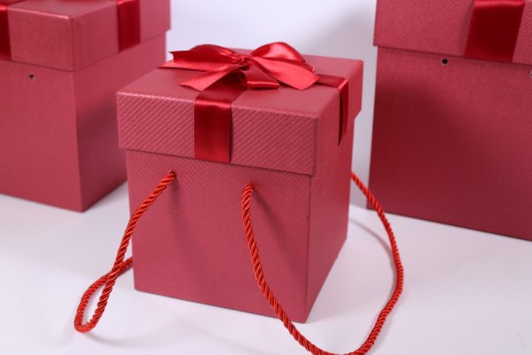 Подарочная коробка