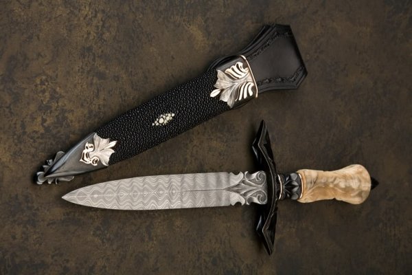 Кинжал красивый