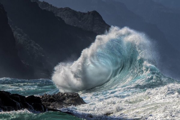 Вулкан Креницына волны шторм