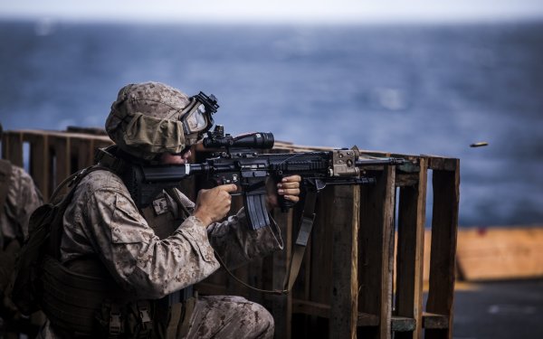 Солдат с оружием