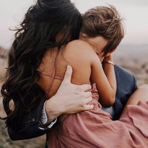 Милые котята обнимаются