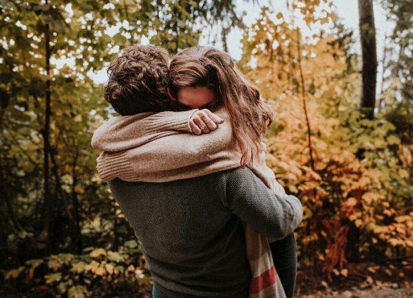 Трогательные объятия