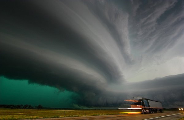 Буря смерч шторм Торнадо