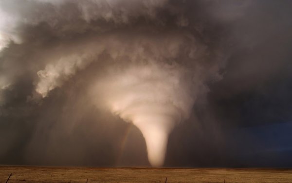 Смерч огромный