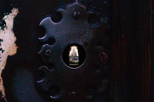 Замочная скважина Keyhole 2011