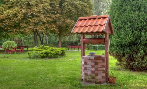 Красивый колодец