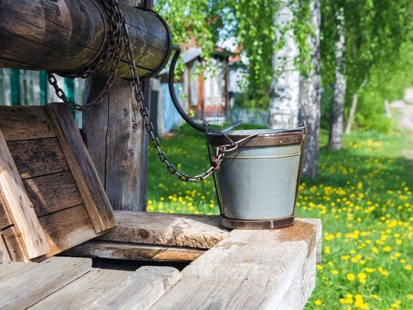 Сельский колодец