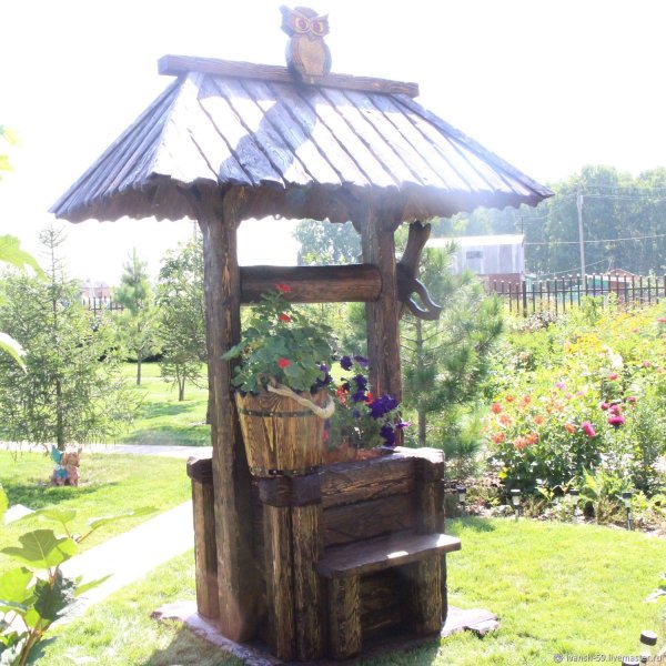 Колодец с колесом