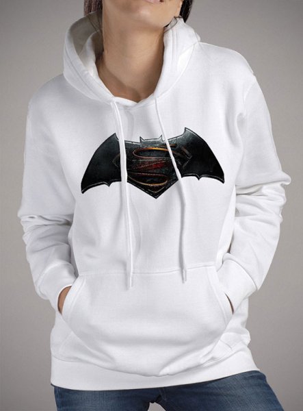 Девушка в толстовке