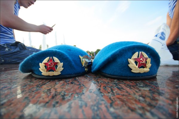 С днем ВДВ