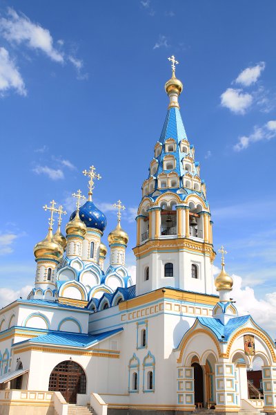 Красивый большой храм