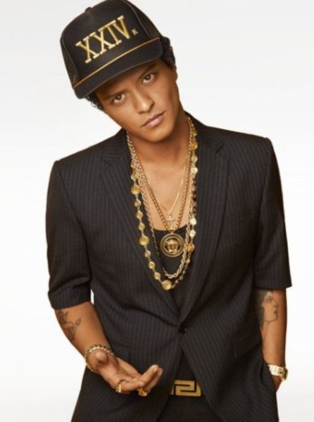 Бруно певец