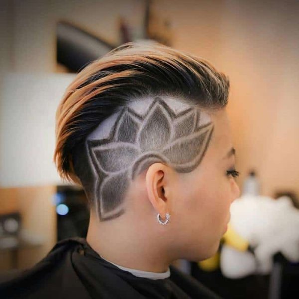 Стрижка узор на висках