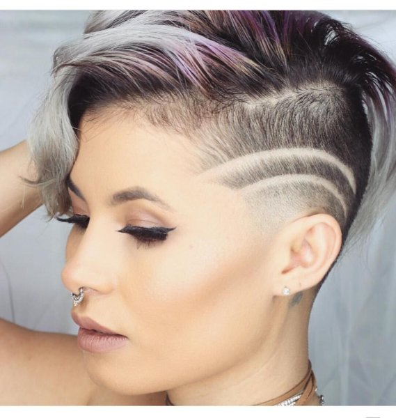 Полоски на стрижке женской