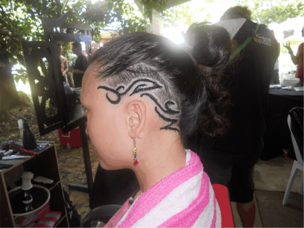 Тату на висках