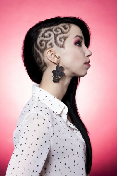 Женская стрижка с узорами