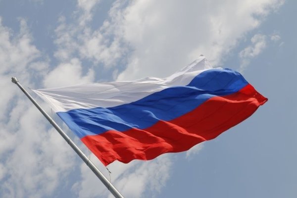 Знамя Триколор в России