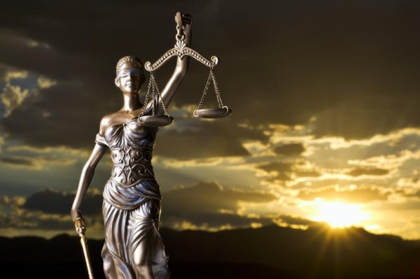 Статуя Богини правосудия Фемиды