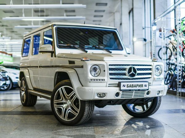Белый Мерседес Бенц Гелендваген