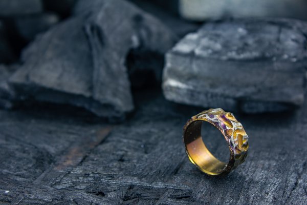 Необычные кольца с камнями