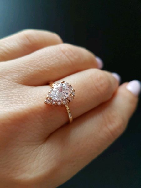 Кольцо с камушком