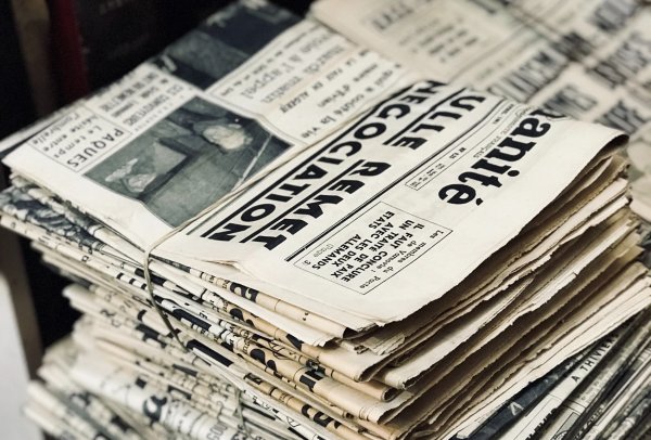 Красивая стопка газет