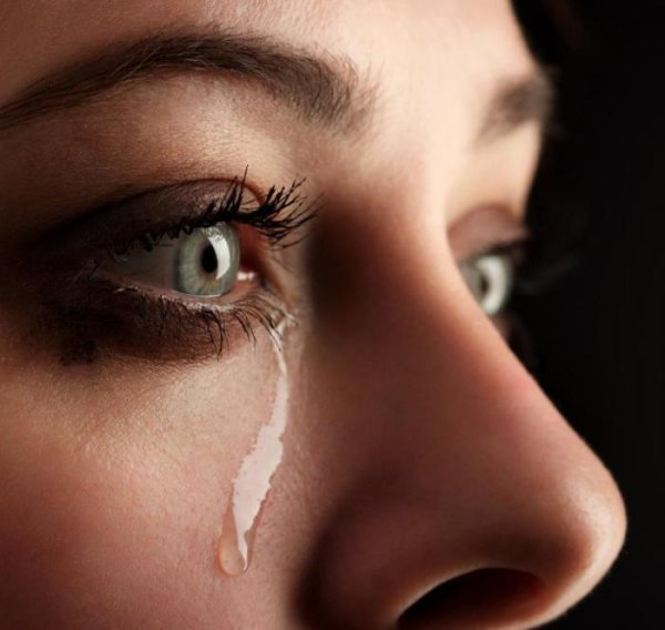 Картинки слёзы на глазах у девушки с надписями