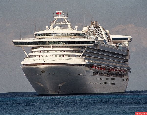 Красивый пароход