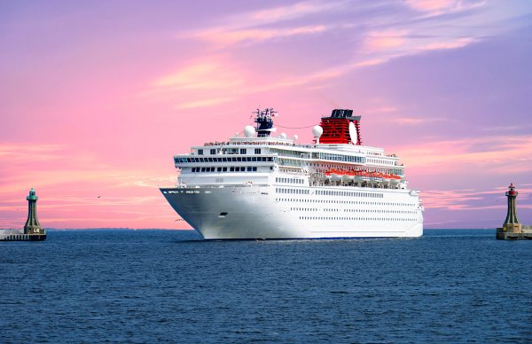 Лайнер в море