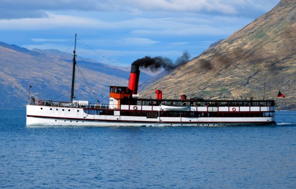 Современный пароход