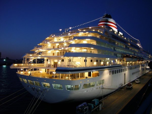 Океанский круизный лайнер