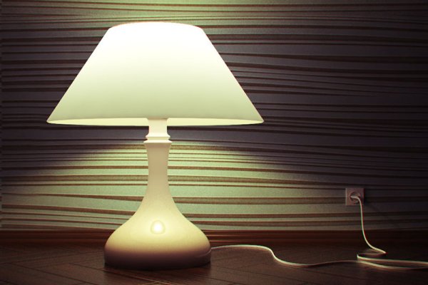 Настольная лампа в темноте
