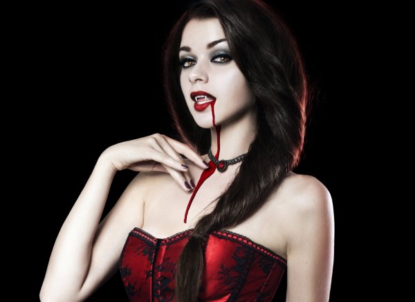 Дарья Делишес вампирша