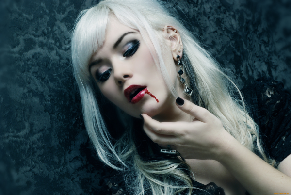 Дарья Делишес вампирша