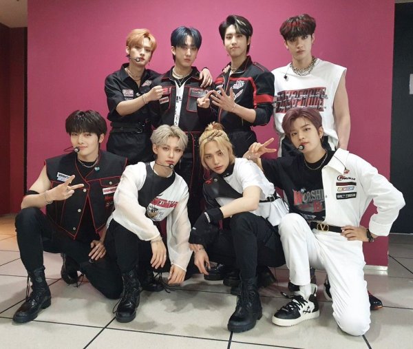 Группа Stray Kids
