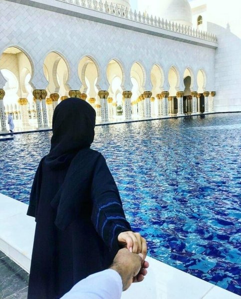 Мусульманка молится